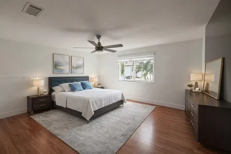 8242 NW 200 Terrace Hialeah FL 33015