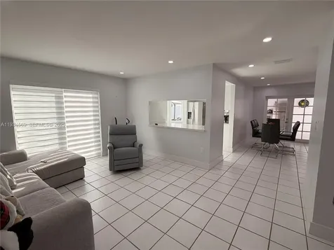 8242 NW 200 Terrace Hialeah FL 33015
