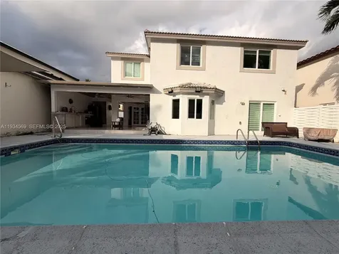8242 NW 200 Terrace Hialeah FL 33015