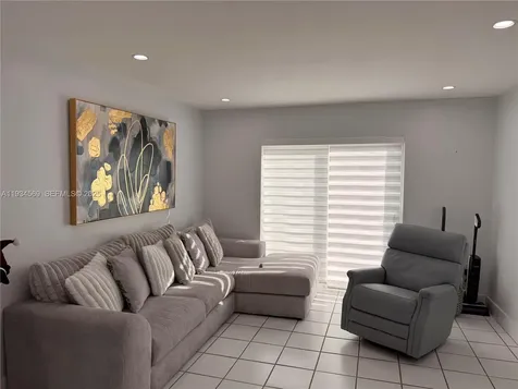 8242 NW 200 Terrace Hialeah FL 33015