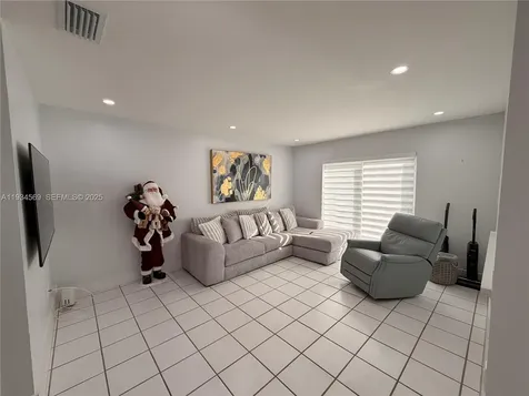 8242 NW 200 Terrace Hialeah FL 33015