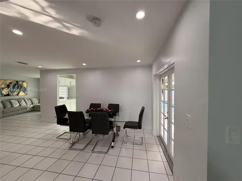 8242 NW 200 Terrace Hialeah FL 33015
