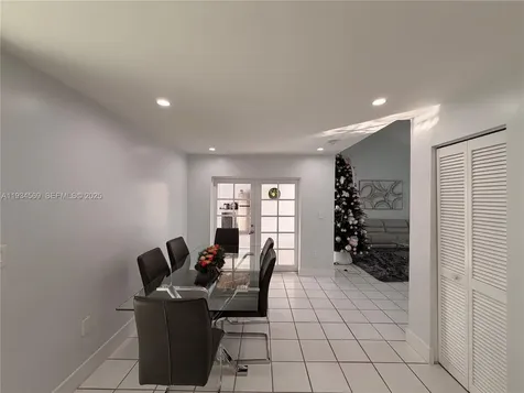 8242 NW 200 Terrace Hialeah FL 33015