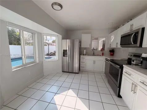 8242 NW 200 Terrace Hialeah FL 33015