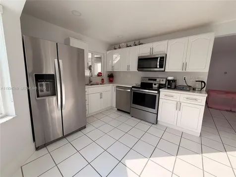 8242 NW 200 Terrace Hialeah FL 33015