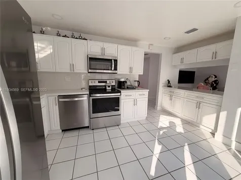 8242 NW 200 Terrace Hialeah FL 33015