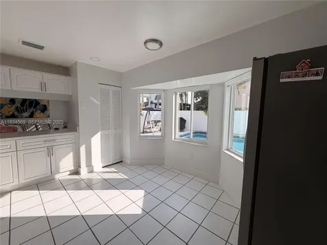 8242 NW 200 Terrace Hialeah FL 33015
