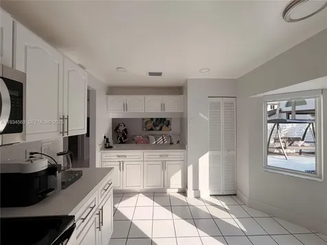 8242 NW 200 Terrace Hialeah FL 33015