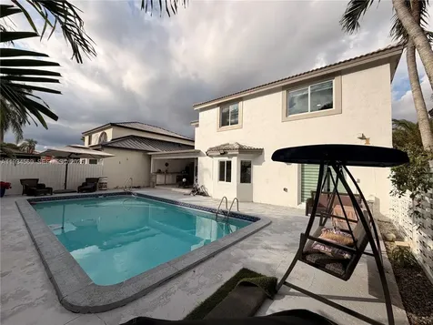 8242 NW 200 Terrace Hialeah FL 33015