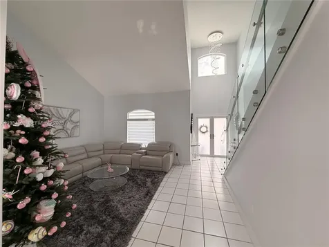 8242 NW 200 Terrace Hialeah FL 33015
