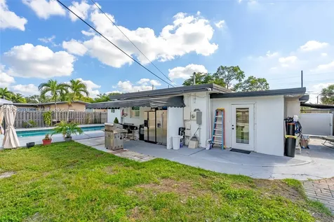 5041 SW 11th Street Plantation FL 33317