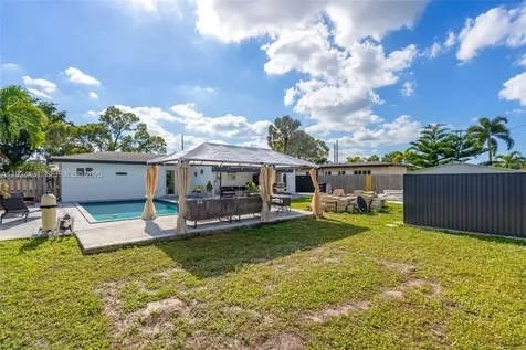 5041 SW 11th Street Plantation FL 33317