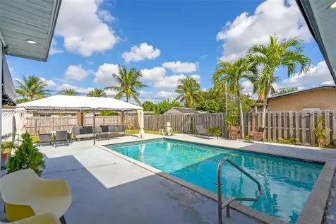 5041 SW 11th Street Plantation FL 33317