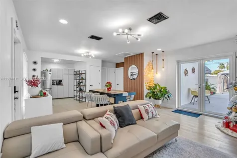 5041 SW 11th Street Plantation FL 33317