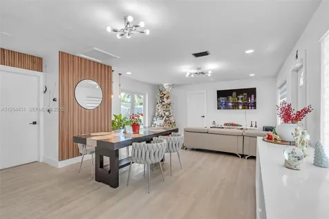 5041 SW 11th Street Plantation FL 33317
