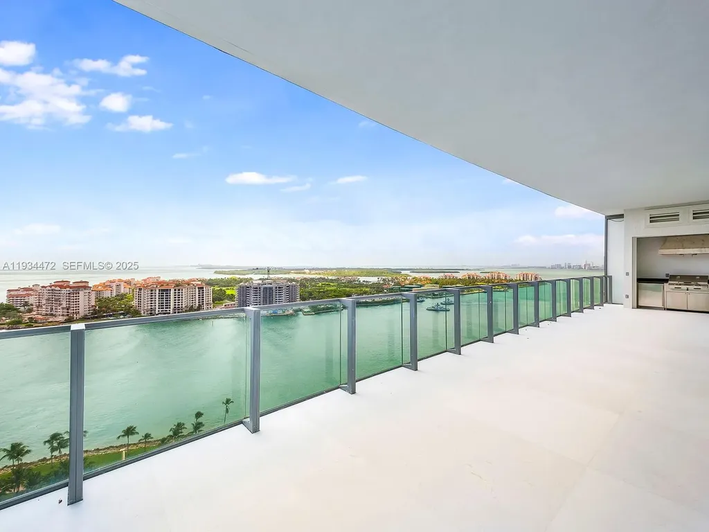800 S Pointe Drive Miami Beach FL 33139