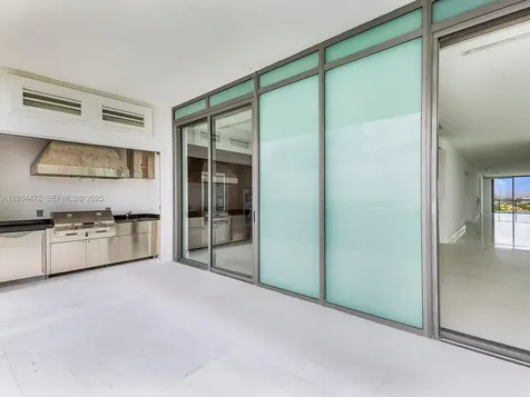 800 S Pointe Drive Miami Beach FL 33139