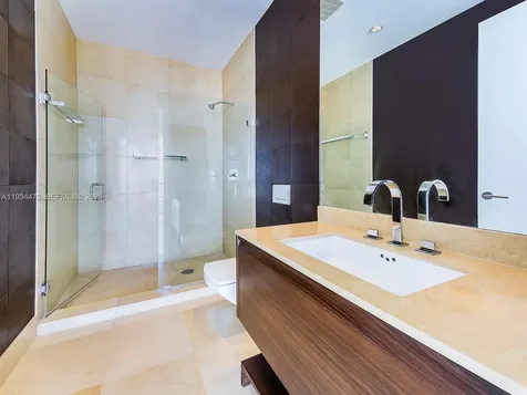 800 S Pointe Drive Miami Beach FL 33139