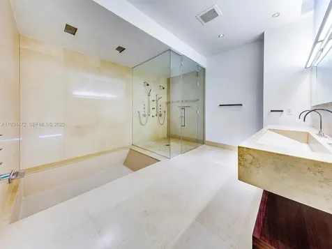 800 S Pointe Drive Miami Beach FL 33139