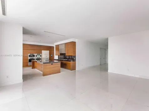 800 S Pointe Drive Miami Beach FL 33139
