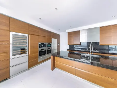 800 S Pointe Drive Miami Beach FL 33139