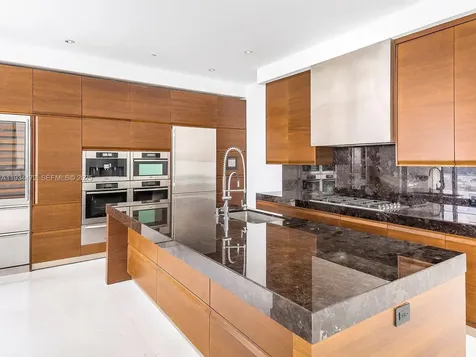 800 S Pointe Drive Miami Beach FL 33139