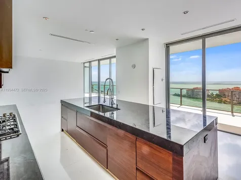 800 S Pointe Drive Miami Beach FL 33139