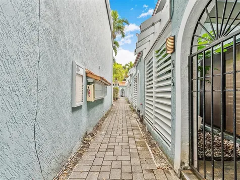 515 NE 38th Street Miami FL 33137