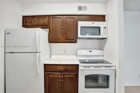 2946 S University Drive Davie FL 33328