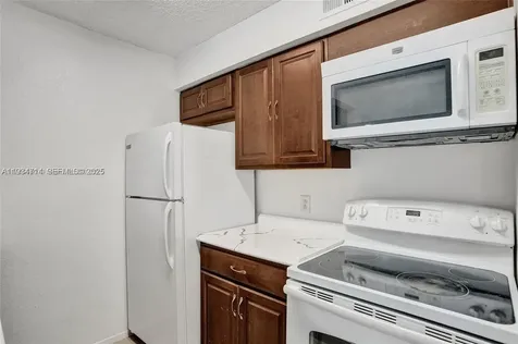 2946 S University Drive Davie FL 33328