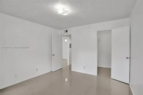 2946 S University Drive Davie FL 33328