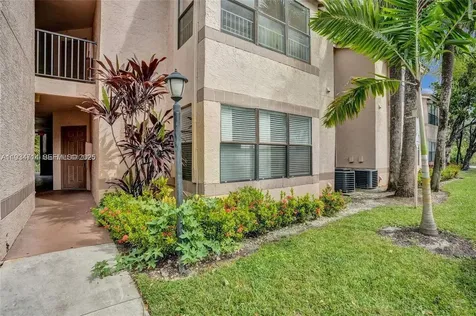 2946 S University Drive Davie FL 33328