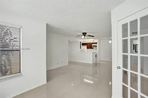 2946 S University Drive Davie FL 33328