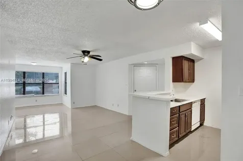 2946 S University Drive Davie FL 33328
