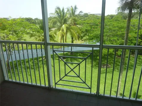 3500 Oaks Clubhouse Drive Pompano Beach FL 33069