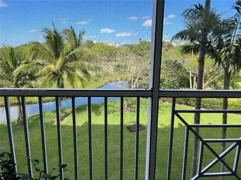 3500 Oaks Clubhouse Drive Pompano Beach FL 33069