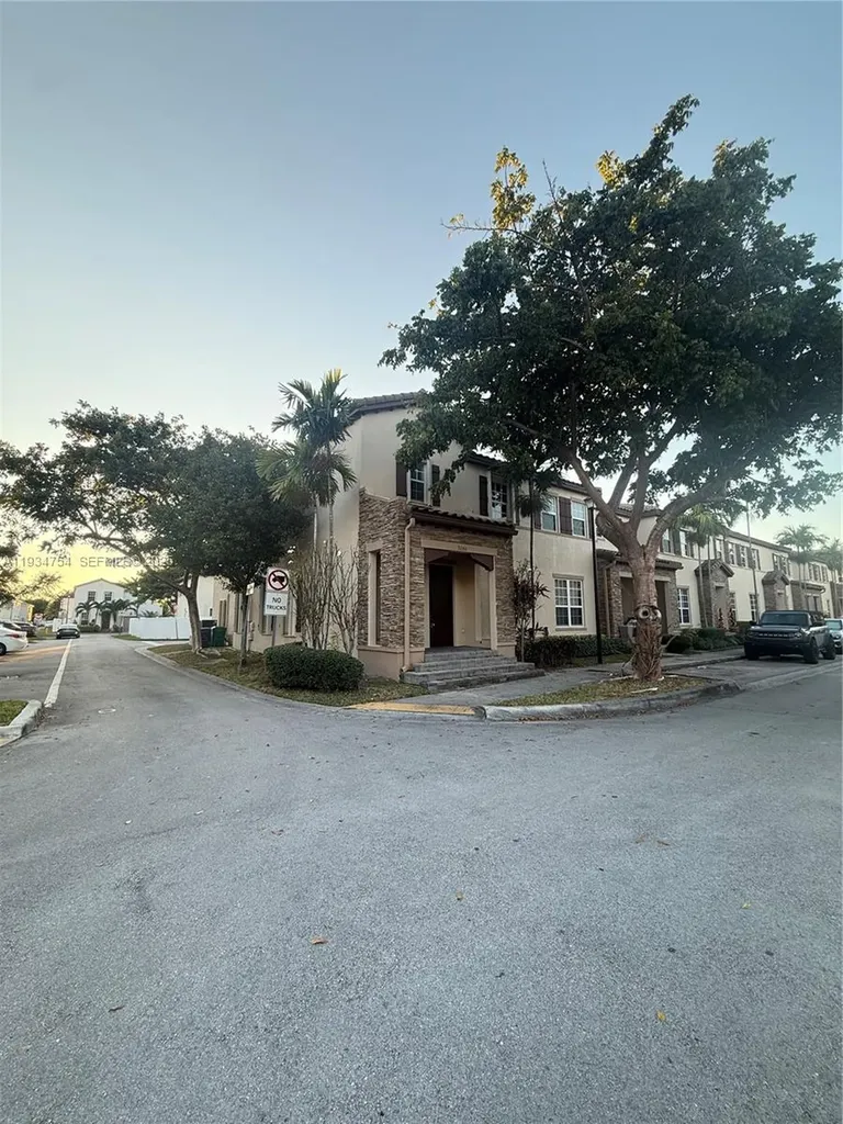 9248 SW 170th Place Miami FL 33196