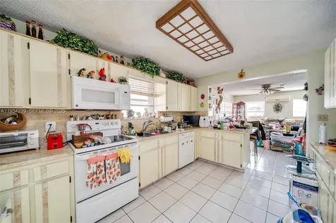 854 E 24th Street Hialeah FL 33013