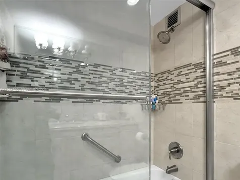 4747 Collins Avenue Miami Beach FL 33140