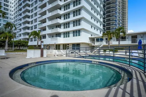 4747 Collins Avenue Miami Beach FL 33140