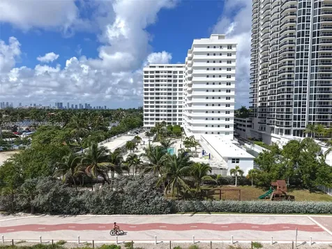 4747 Collins Avenue Miami Beach FL 33140