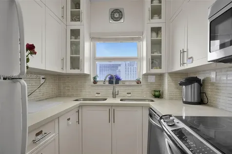 4747 Collins Avenue Miami Beach FL 33140
