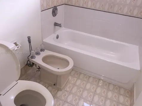 1121 SW 122 Avenue Miami FL 33184