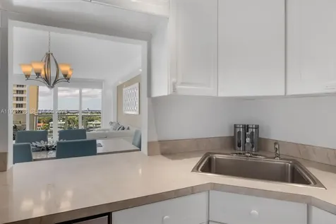 5601 Collins Avenue Miami Beach FL 33140
