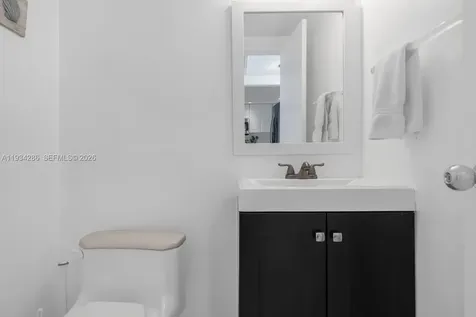 5601 Collins Avenue Miami Beach FL 33140