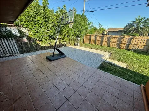 8511 NW 11th Street Pembroke Pines FL 33024