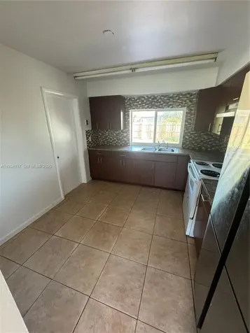 8511 NW 11th Street Pembroke Pines FL 33024