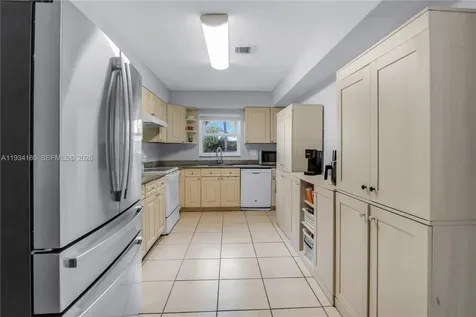 312 NW 35th Street Oakland Park FL 33309
