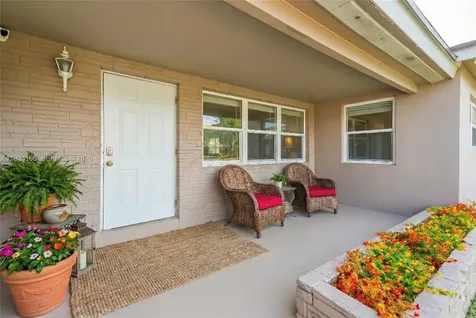 312 NW 35th Street Oakland Park FL 33309