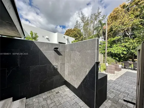 513 NW 30th Street Wilton Manors FL 33311